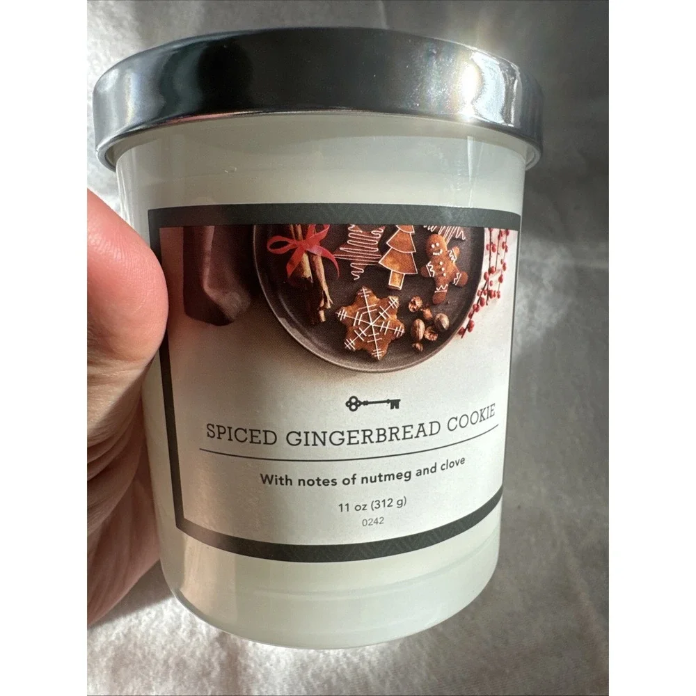 Threshold Spiced Gingerbread Cookies Candle Bee Wax Nutmeg & Cloves Notes 11 Oz